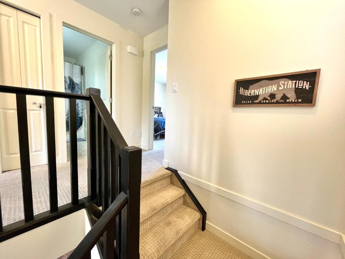 Perfect Base Invermere 3Bd Townhouse Mt Views With Garage Bagian luar foto