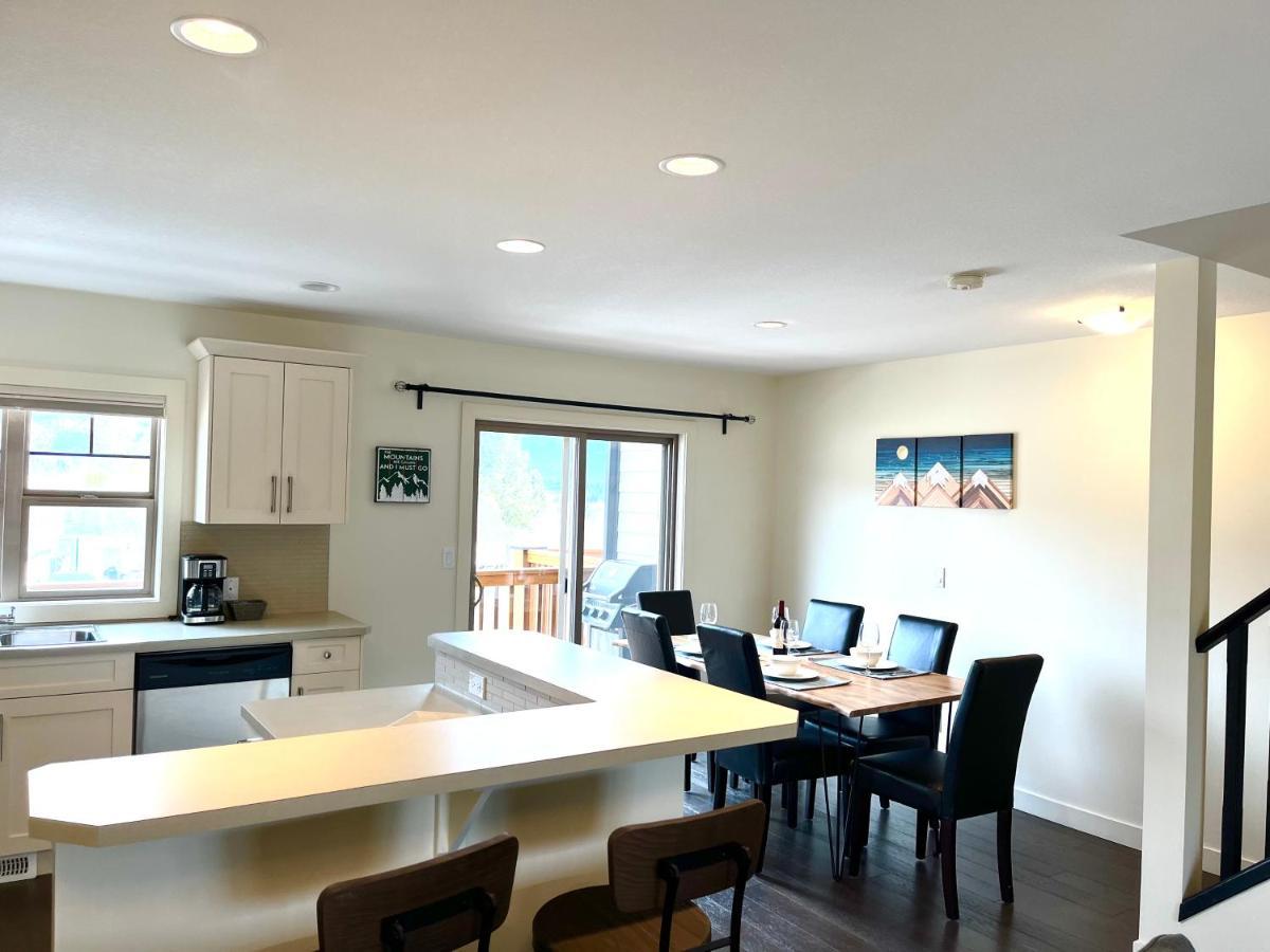 Perfect Base Invermere 3Bd Townhouse Mt Views With Garage Bagian luar foto