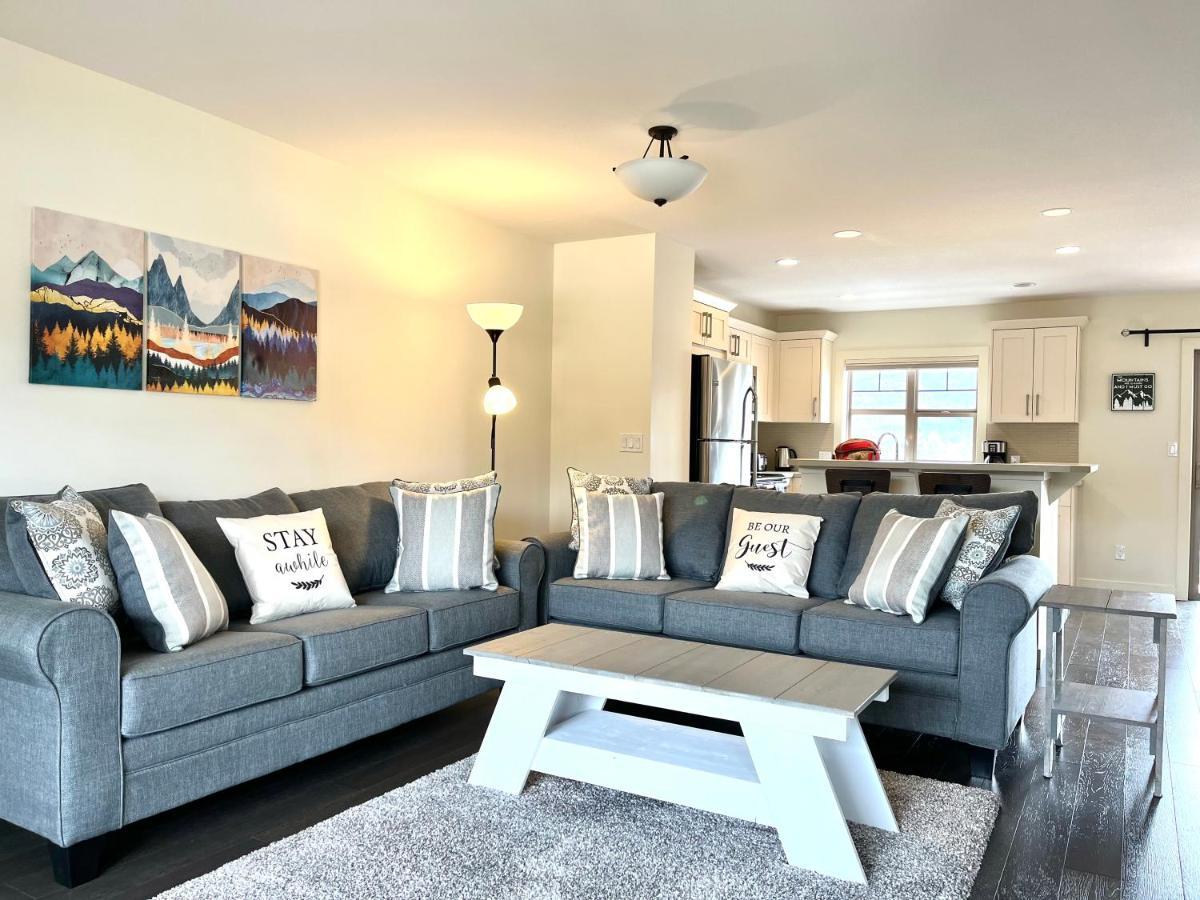 Perfect Base Invermere 3Bd Townhouse Mt Views With Garage Bagian luar foto