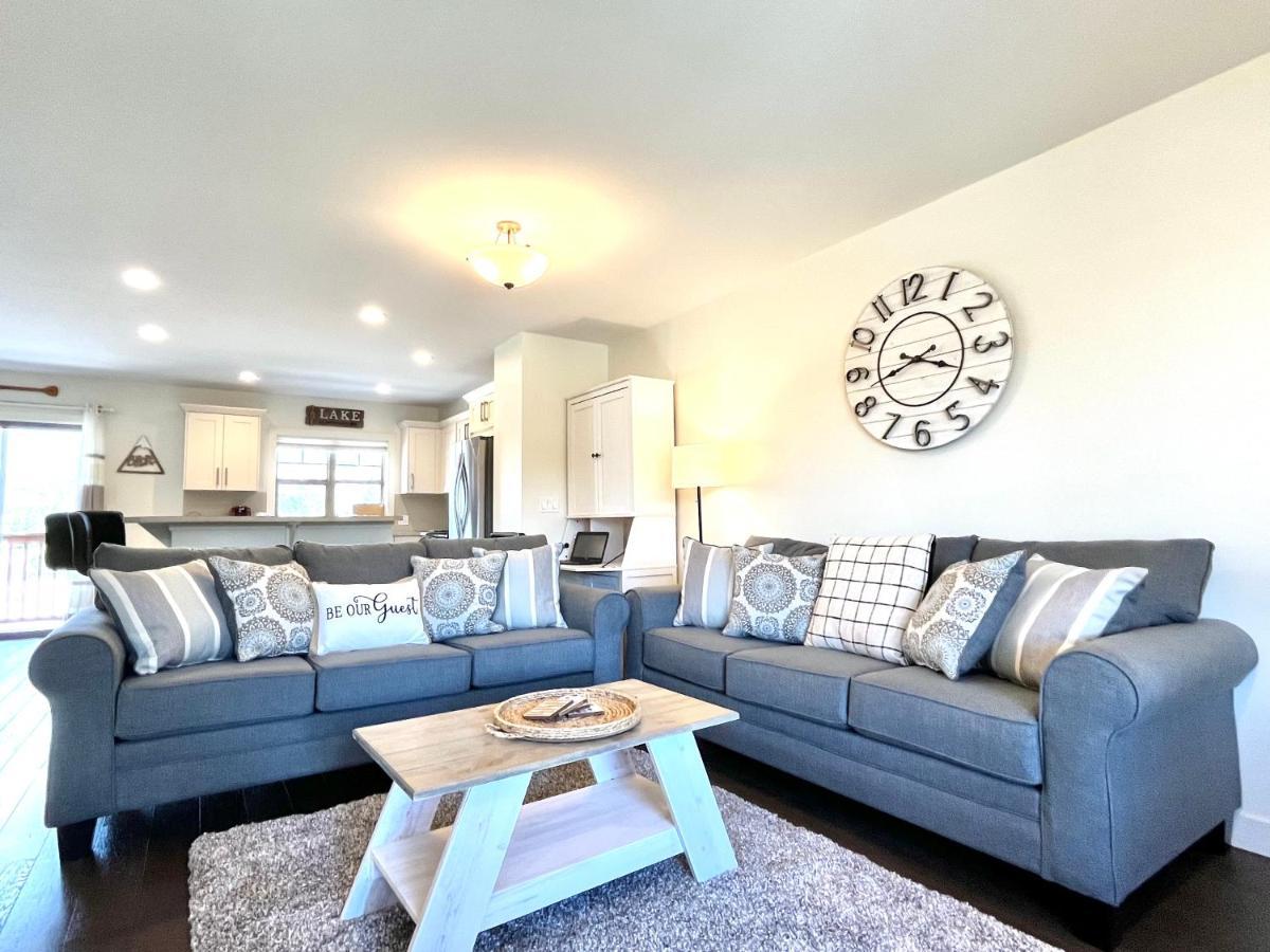Perfect Base Invermere 3Bd Townhouse Mt Views With Garage Bagian luar foto