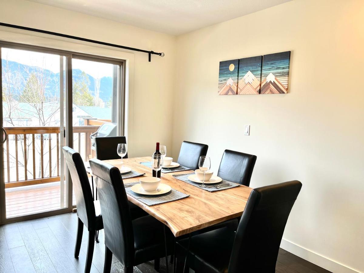 Perfect Base Invermere 3Bd Townhouse Mt Views With Garage Bagian luar foto
